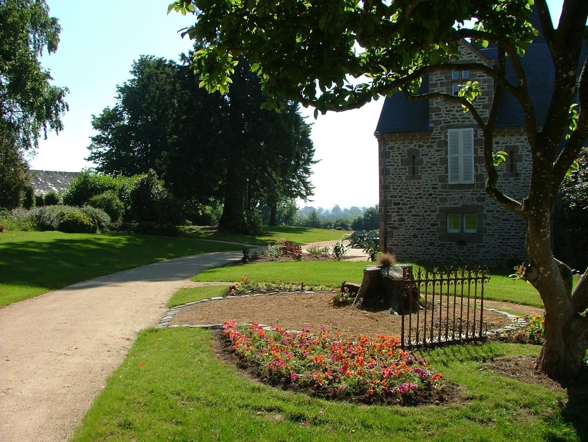 Chateau Du Bourg Saint-Denis-de-Gastines Bagian luar foto