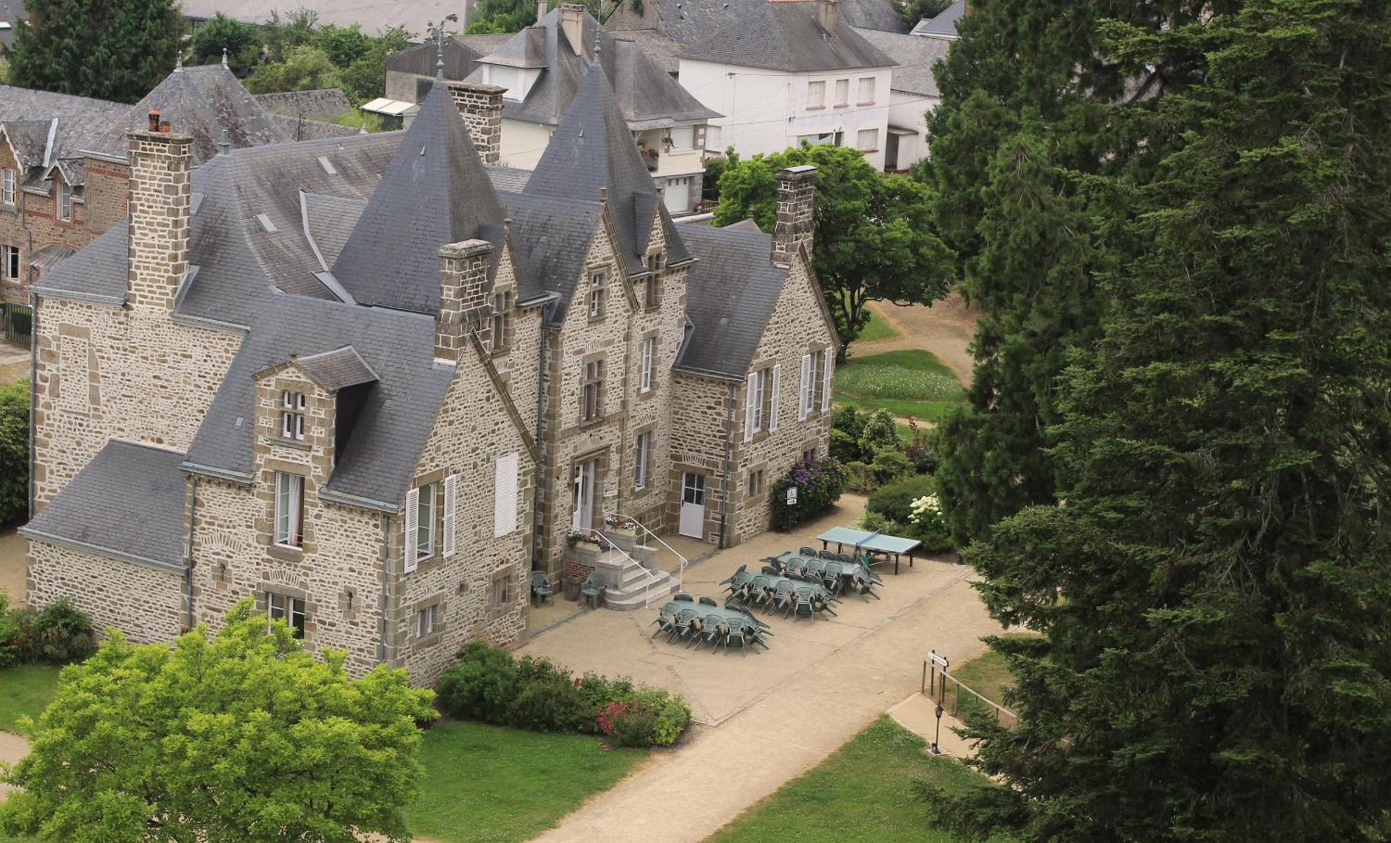 Chateau Du Bourg Saint-Denis-de-Gastines Bagian luar foto