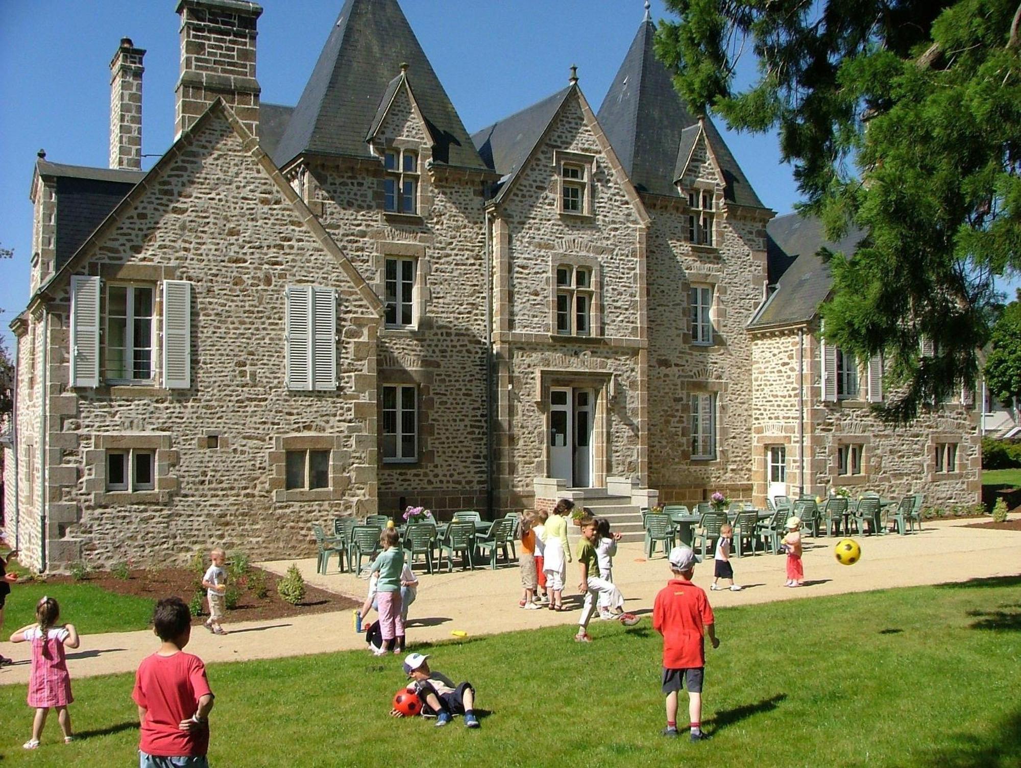 Chateau Du Bourg Saint-Denis-de-Gastines Bagian luar foto