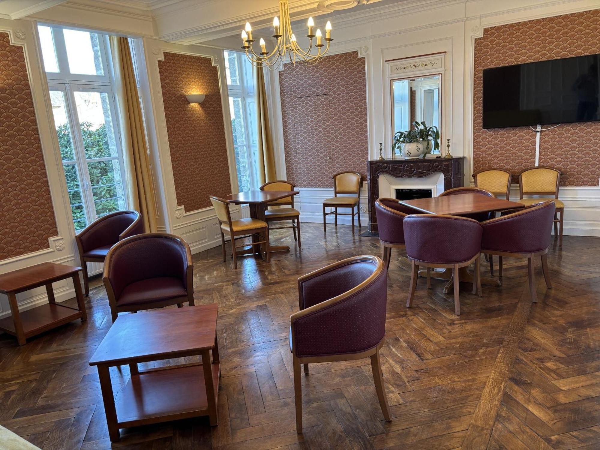 Chateau Du Bourg Saint-Denis-de-Gastines Bagian luar foto
