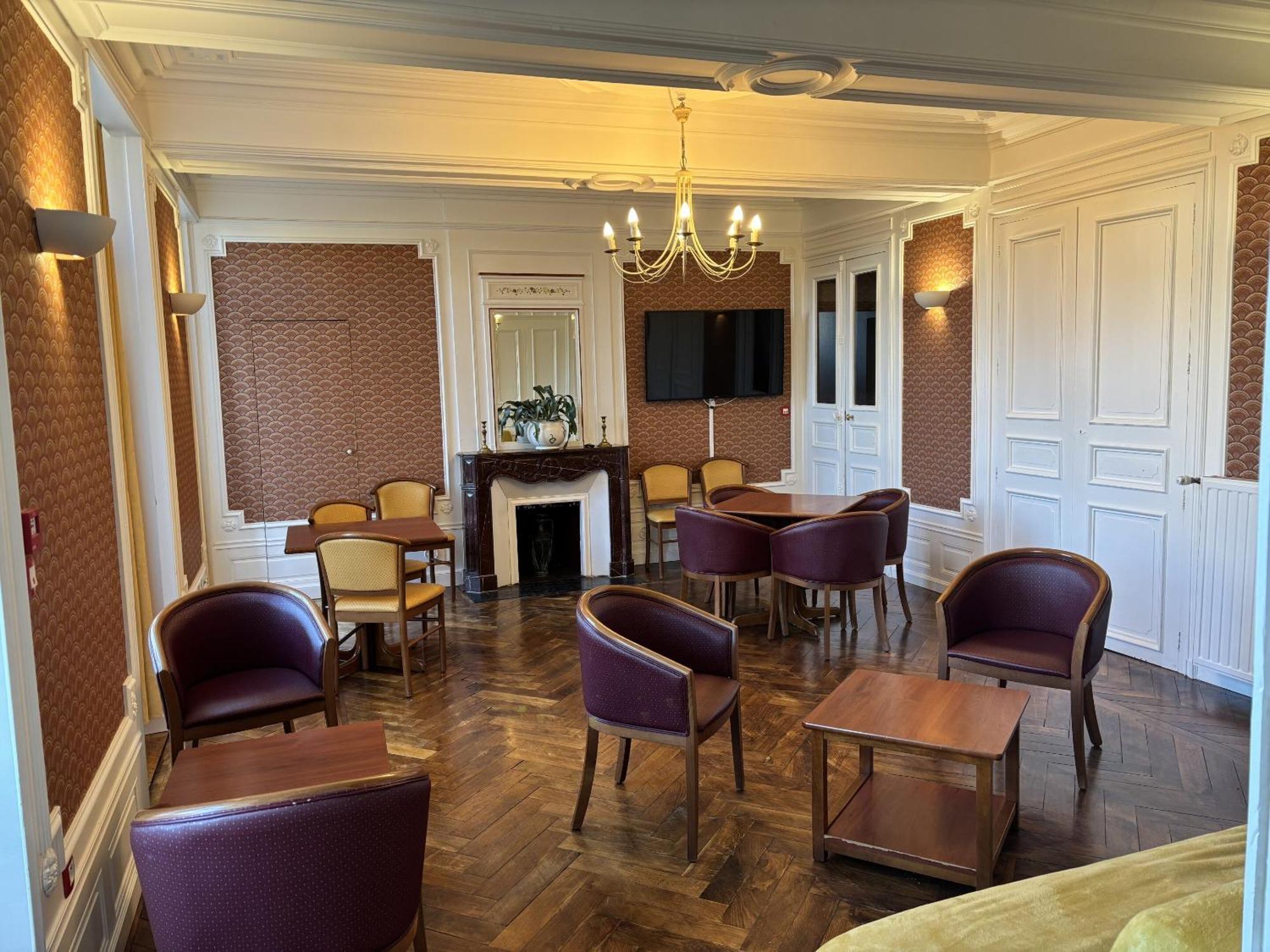 Chateau Du Bourg Saint-Denis-de-Gastines Bagian luar foto